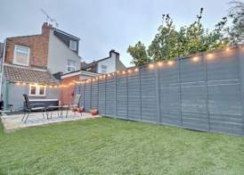 Southsea 4BR Getaway with Private Yard 2