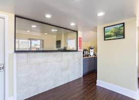Econo Lodge Gallatin - Metro Nashville 3