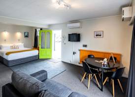Aura Accommodation 5