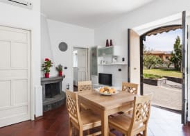 City Cottage With Garden and Pool by Wonderful Italy 2