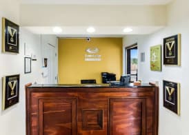 Econo Lodge Glade Springs I-81 4