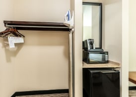 Red Lion Inn & Suites Mineral Wells 3