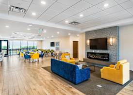 Comfort Inn & Suites 3