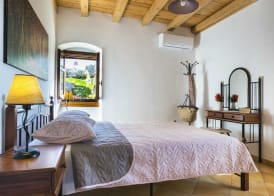 1841 Petrino Villa 2