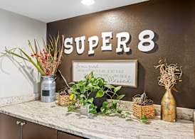 Super 8 by Wyndham Valdosta GA I-75 4