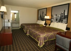 Super 8 by Wyndham Tyler TX 2