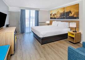 Days Inn by Wyndham Del Rio 2