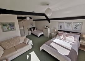 Steps Farmhouse B&B 4