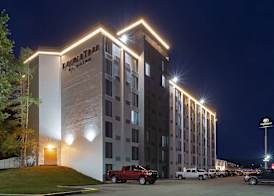 DoubleTree by Hilton Pittsburgh-Meadow Lands 3