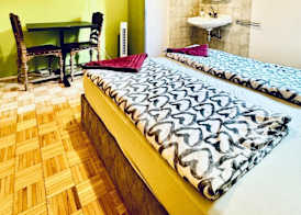 Affordable Central Rooms Near U3 4