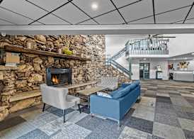 Ramada by Wyndham Stevens Point 4