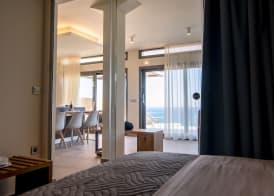 Amphitheatre Suites 3