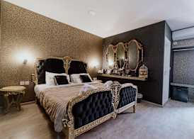ROH Suites 5