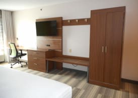 Holiday Inn Express FAIRFIELD by IHG 4