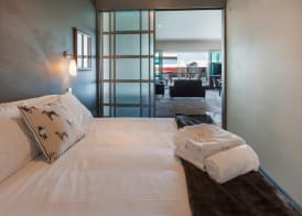 Waterfront Seaview Hotel Apartments 5
