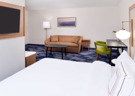 Fairfield Inn and Suites by Marriott Bakersfield Central 4
