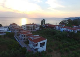 Meliton Inn Hotel & Suites by the beach 3
