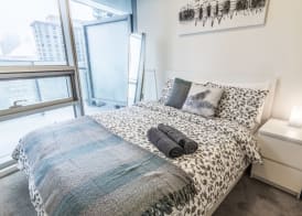 AOC Suites 2 Bedroom Condo, City CN Tower View 4