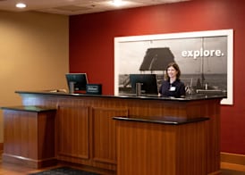 Hampton Inn Gloucester 4