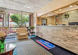Howard Johnson by Wyndham Albany 2