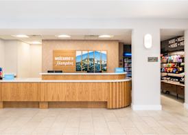 Hampton Inn & Suites Redding 3