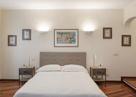 Elegant Studio in the City Center by Wonderful Italy 3