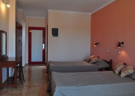 Sandy's Studios Apartments & Log Villas 3