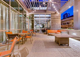 Hampton Inn & Suites Fort Worth Downtown 2