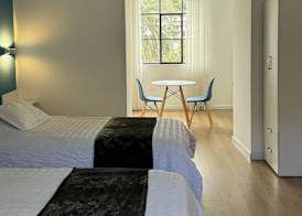 TRAVELER'S HOUSE 4