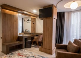 Adresin Hotel 4