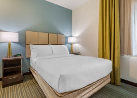 Candlewood Suites FORT MYERS-SANIBEL GATEWAY by IHG 4