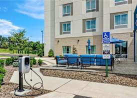 Hampton Inn Daleville 3