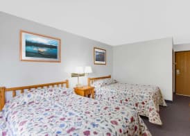 Super 8 by Wyndham Lake George/Warrensburg Area 5