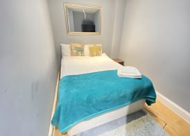 Impeccable 2-bed Apartment in Central London 3