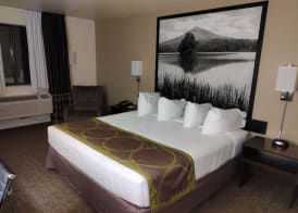 Super 8 by Wyndham Lebanon 4