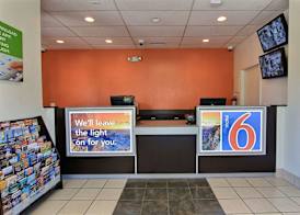 Motel 6 Austin, TX - Central Downtown UT 3