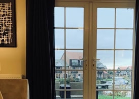 Waterside Townhouse With Balcony And Marina View 2