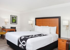 Baymont by Wyndham Fort Myers Central 5