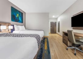 La Quinta Inn & Suites by Wyndham Galveston West Seawall 5
