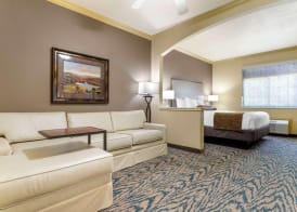 Best Western Plus Crown Colony Inn & Suites 4