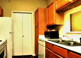 The Reside Fully Furnished Condos - Medical Stays Welcome 4