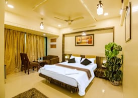 La Hotel Metro near BKC 5