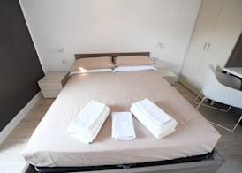 Scilla SeaFront Rooms 5