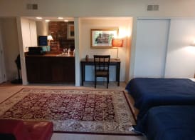 Bed and Breakfast in Hollywood Hills 4