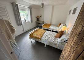 2 Bed-Sleeps 4-Sea View-Pet Friendly-Parking 4