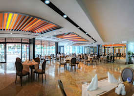 Clover Magic Park Side Hotel 4