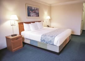 La Quinta Inn by Wyndham Moline Airport 5