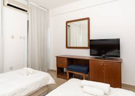 Flora Hotel Apartments 4