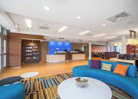 Fairfield Inn & Suites by Marriott Bloomsburg 2