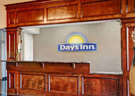 Days Inn & Suites by Wyndham Houston North - Spring 2